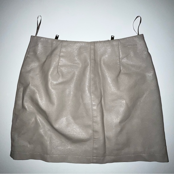 Mini Leather Skirt. Zipper. - Picture 2 of 5